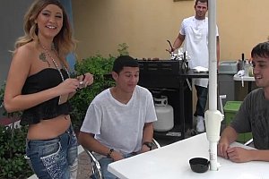 中国女人jx大黄片大长大了